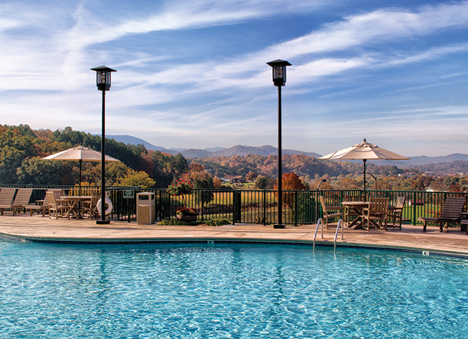sevierville-tennessee-wyndham-smoky-mountains-pool
