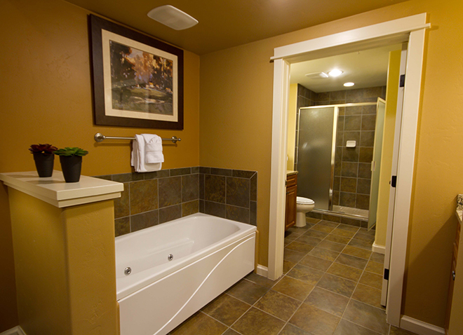 steamboat-springs-co-wvr-steamboat-springs-2bed-master-bath-660×478